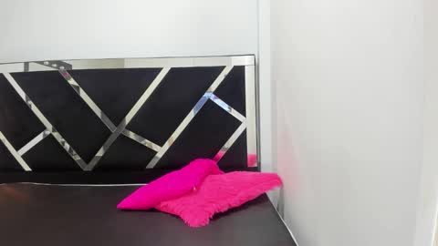 Snapshot of iisabella_noa chatting on September 17, 12:52 pm Isabella online show from September 17, 12:52 pm