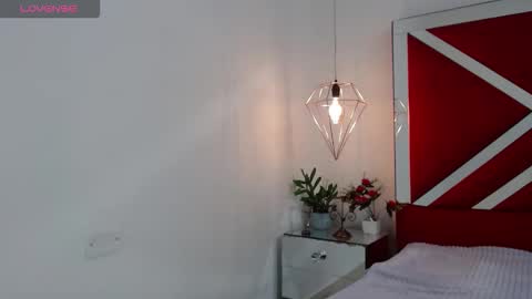 Isabella online show from November 7, 8:00 pm