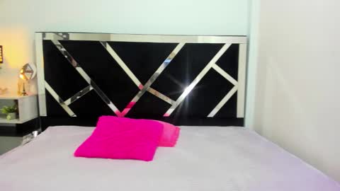 Snapshot of iisabella_noa chatting on September 20, 12:41 pm Isabella online show from September 20, 12:41 pm