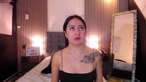 Snapshot of iisabella_smith_ chatting on December 9, 1:34 pm Isa online show from December 9, 1:34 pm