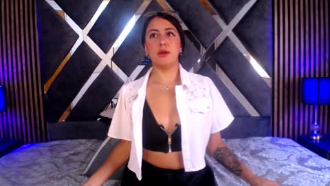 Snapshot of iisabella_smith_ chatting on February 8, 3:42 pm Isa online show from February 8, 3:42 pm