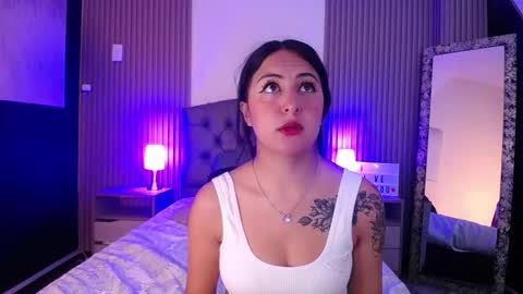 Snapshot of iisabella_smith_ chatting on March 4, 1:28 pm Isa online show from March 4, 1:28 pm