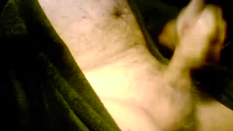 Snapshot of iluvj2jizz4u chatting on December 4, 9:01 am Iluvj2jizz4u online show from December 4, 9:01 am