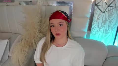 DAHLIA online show from November 20, 8:50 pm