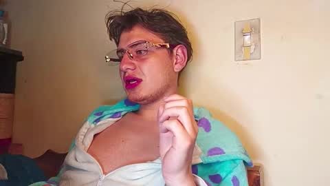 im_dereck_martinez_69 online show from September 9, 6:24 am