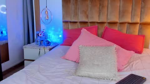 Anna  online show from March 3, 3:00 pm