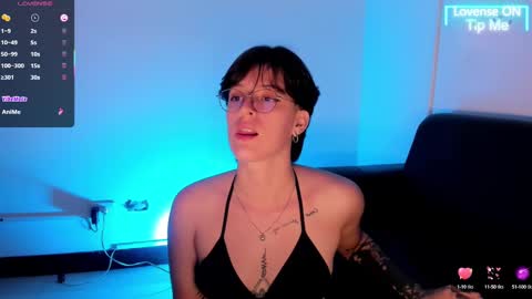 im_jadee_0 online show from March 3, 7:54 am