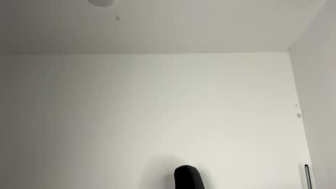 Snapshot of im_laia_ chatting on February 17, 10:07 am Laia online show from February 17, 10:07 am