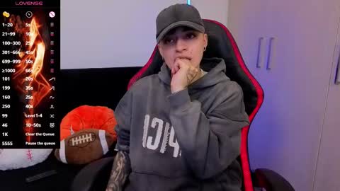 Laia online show from December 4, 12:10 am