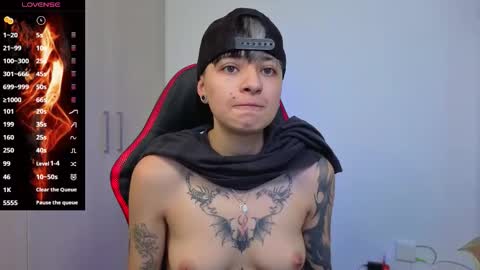 Laia online show from December 13, 7:53 pm