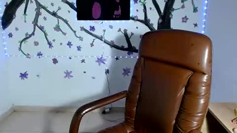 IM  May online show from January 31, 8:28 pm