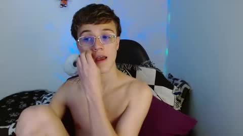 Snapshot of im_oliverpark chatting on March 6, 12:21 am Oliver P online show from March 6, 12:21 am