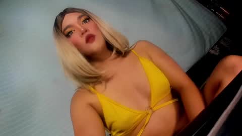 ella may online show from December 1, 4:53 pm