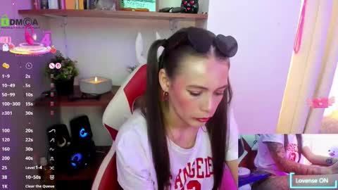 Lisa Hyga online show from November 11, 9:28 pm