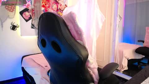 Chloe online show from October 31, 8:20 pm