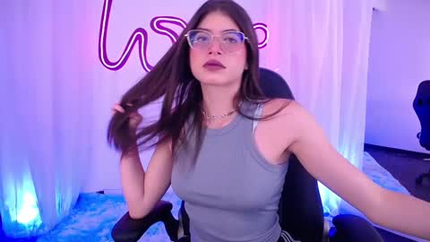 Chloe online show from October 8, 7:53 pm