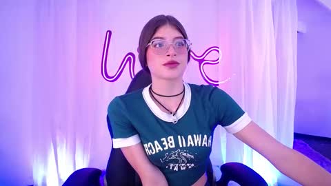 Chloe online show from October 15, 9:15 pm