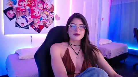 Chloe online show from October 4, 7:55 pm