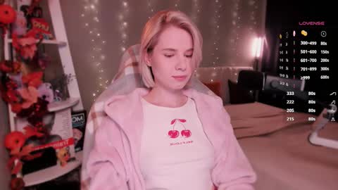 Mia online show from November 16, 10:17 am