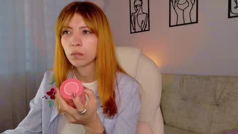 Sienna online show from November 28, 9:55 pm