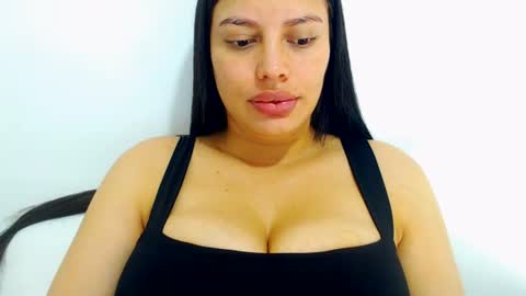 imsweetlips online show from June 28, 7:32 pm
