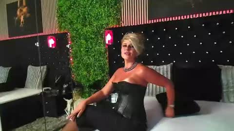 inanna_ishtar1 online show from June 16, 9:35 am