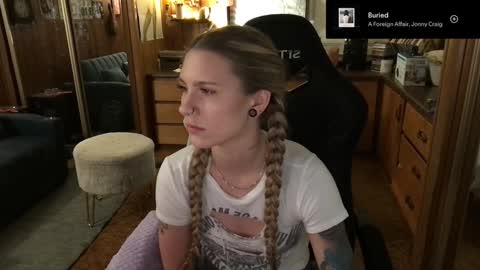 Snapshot of incognitoqueen chatting on January 23, 7:32 am Carter online show from January 23, 7:32 am