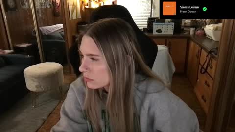 Snapshot of incognitoqueen chatting on February 11, 6:19 am Carter online show from February 11, 6:19 am