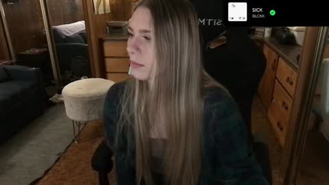 Snapshot of incognitoqueen chatting on December 31, 12:32 am Carter online show from December 31, 12:32 am