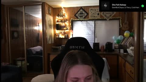 Snapshot of incognitoqueen chatting on December 20, 11:47 pm Carter online show from December 20, 11:47 pm