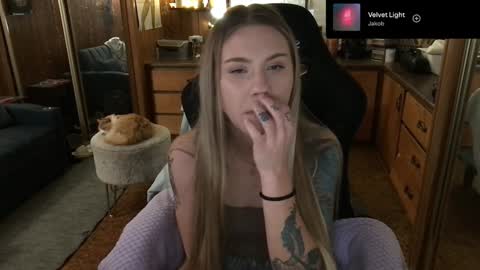 Snapshot of incognitoqueen chatting on December 31, 6:37 am Carter online show from December 31, 6:37 am
