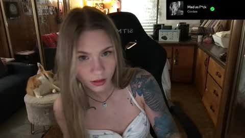 Snapshot of incognitoqueen chatting on February 18, 7:21 am Carter online show from February 18, 7:21 am