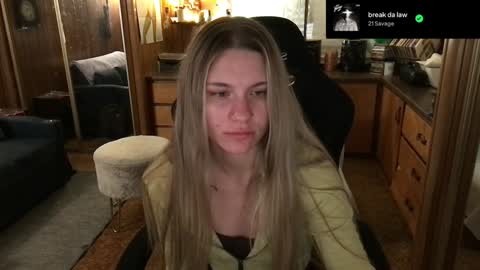 Snapshot of incognitoqueen chatting on January 4, 10:49 am Carter online show from January 4, 10:49 am