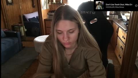 Snapshot of incognitoqueen chatting on December 23, 9:40 pm Carter online show from December 23, 9:40 pm