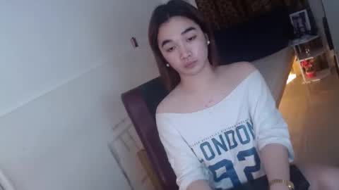 indestructabletrixie online show from February 25, 9:57 am