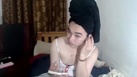 indestructabletrixie online show from April 19, 11:33 am