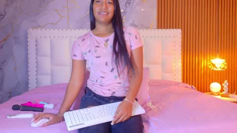 LITTLE AINHOA  online show from April 7, 8:00 pm