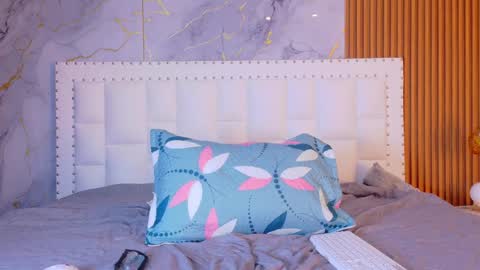 LITTLE AINHOA  online show from March 31, 7:36 pm