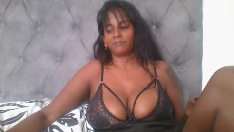 Snapshot of indianjasmin chatting on January 15, 9:35 am priya online show from January 15, 9:35 am