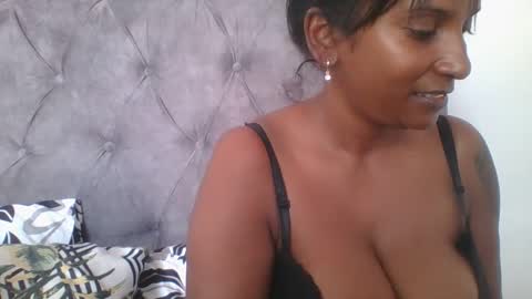 Snapshot of indianjasmin chatting on February 21, 6:29 am priya online show from February 21, 6:29 am