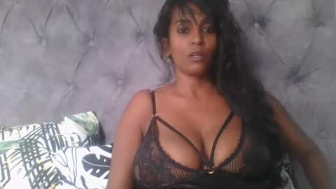Snapshot of indianjasmin chatting on January 15, 6:33 am priya online show from January 15, 6:33 am
