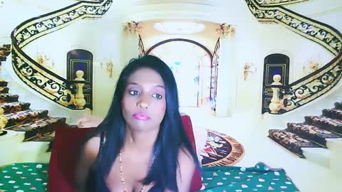 Leah online show from December 24, 9:00 pm