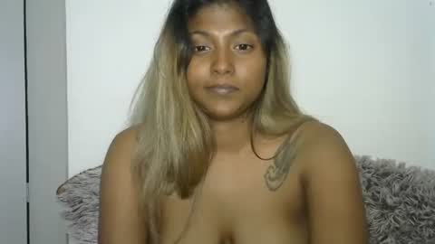 indianqtpie6 online show from September 28, 7:23 pm