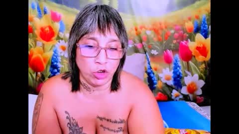 indianroxy27 online show from April 15, 6:44 pm