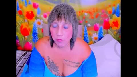 indianroxy27 online show from April 13, 5:39 pm