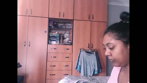 indianruby21 online show from February 8, 8:42 am