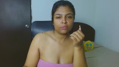 Snapshot of indica_18 chatting on March 5, 2:25 am Aleja vallejo online show from March 5, 2:25 am
