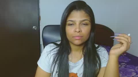 Snapshot of indica_18 chatting on December 24, 5:02 pm Aleja vallejo online show from December 24, 5:02 pm