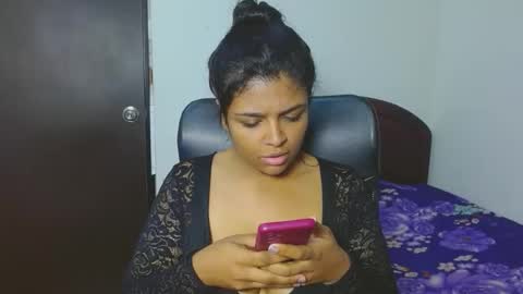 Snapshot of indica_18 chatting on January 7, 6:59 am Aleja vallejo online show from January 7, 6:59 am