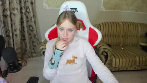 Snapshot of indykally chatting on December 4, 4:54 pm Indy Kally online show from December 4, 4:54 pm